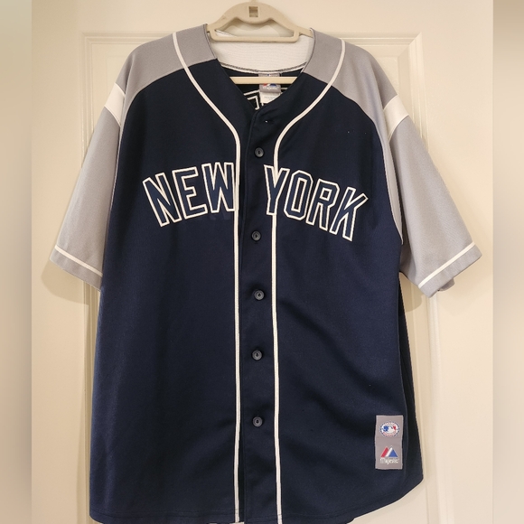 Authentic New York Yankees Jeter Jersey - Picture 1 of 7